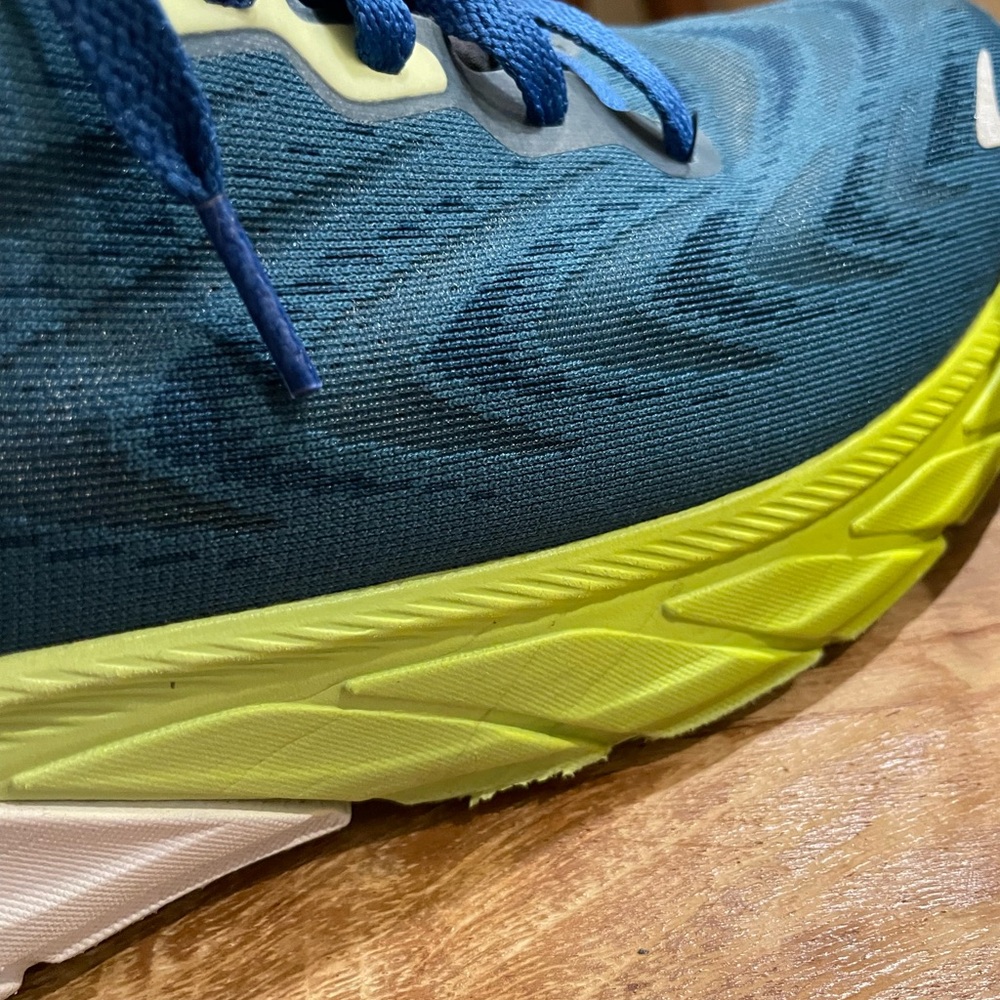 HOKA - Arahi 6 - Picture 8 of 12